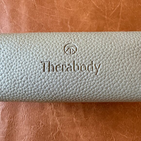 The United Airlines Therabody Polaris Business Class Amenity Kit - Picture 10 of 14